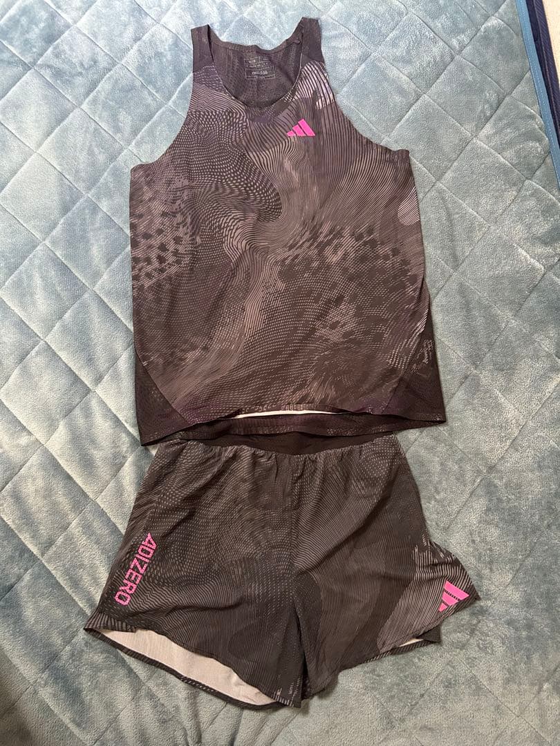 アディダス　アディゼロ　ランニングシングレットとショーツセット　陸上ユニフォーム