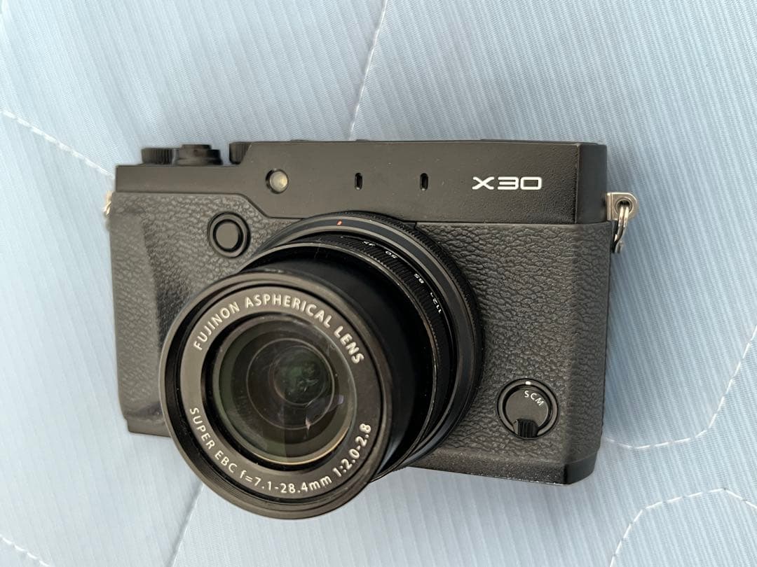 大人気！FUJIFILM フジフィルム X30 コンデジ ブラック