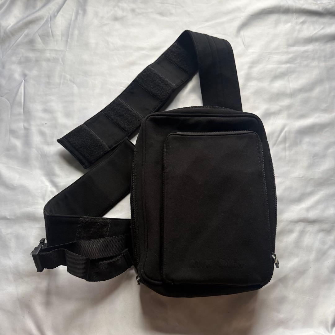 miumiu ブラック ボディバッグ