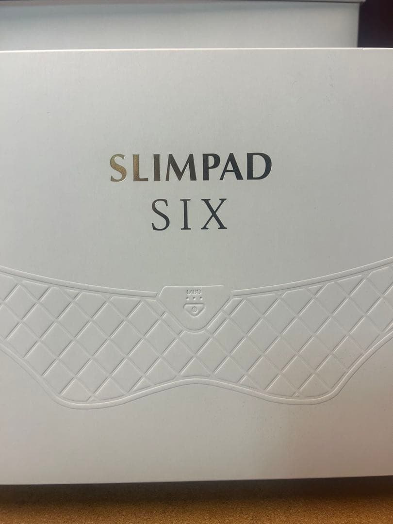 【新品未使用】LaboEMSSLMPAD(core・SIX・FIT) ホワイト!