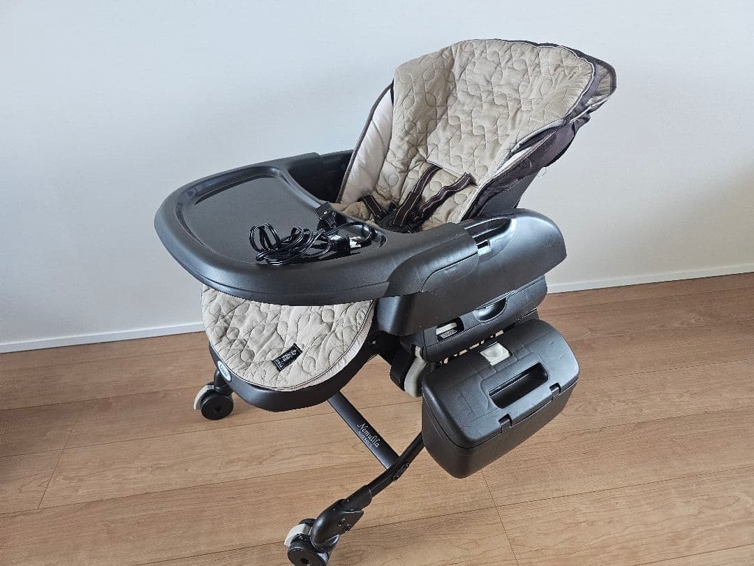 Combi ネムリラハイローチェア電動スイングベビーラック