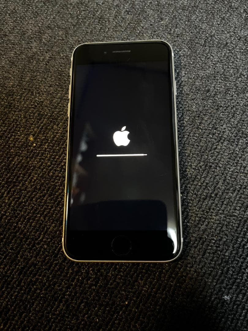 iPhone SE (第2世代) 64GB ホワイト【外装美品】