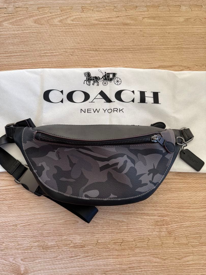 COACH ボディバッグ・ウエストポーチ グレー・カモフラージュ