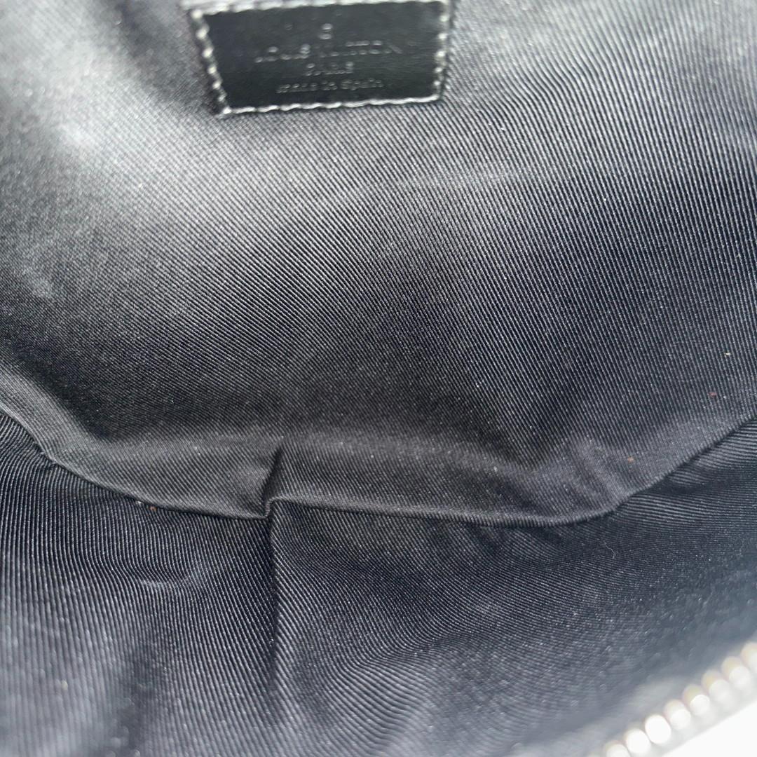 新品同様 ルイヴィトン モノグラム エクリプス ディスカバリー バムバッグ