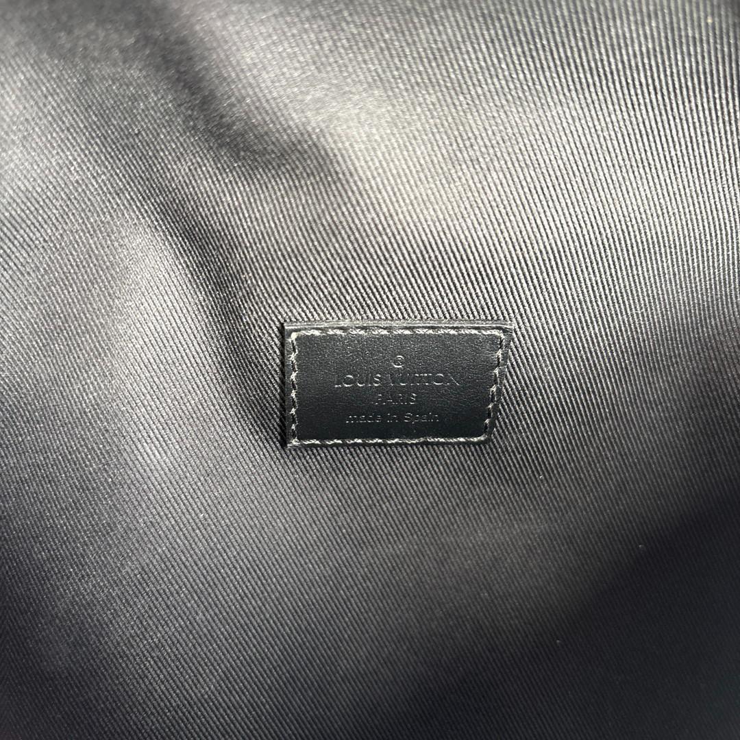 新品同様 ルイヴィトン モノグラム エクリプス ディスカバリー バムバッグ