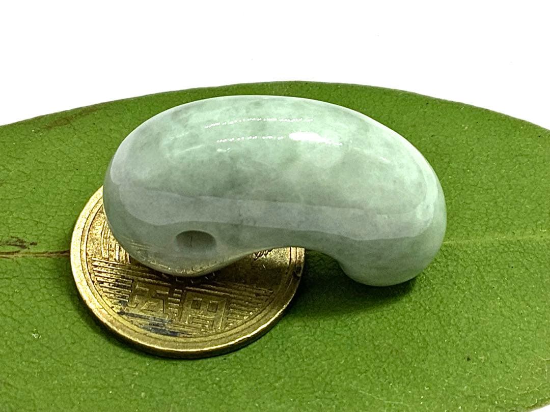 ⭕️天然の産物*氷紋様糸魚川翡翠勾玉‼️ 卸しお値段に自信あり　鑑定鑑別書　極上品質