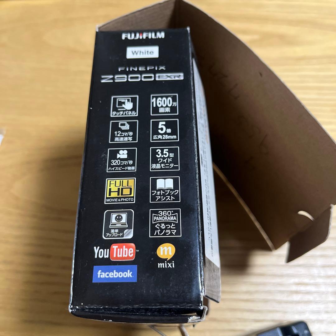 Fujifilm FinePix Z900EXR ホワイト