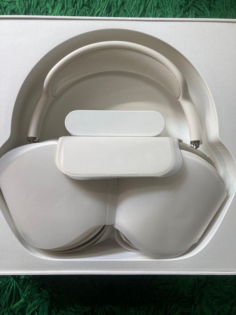 AirPods Max (USB-C) スターライト　2世代