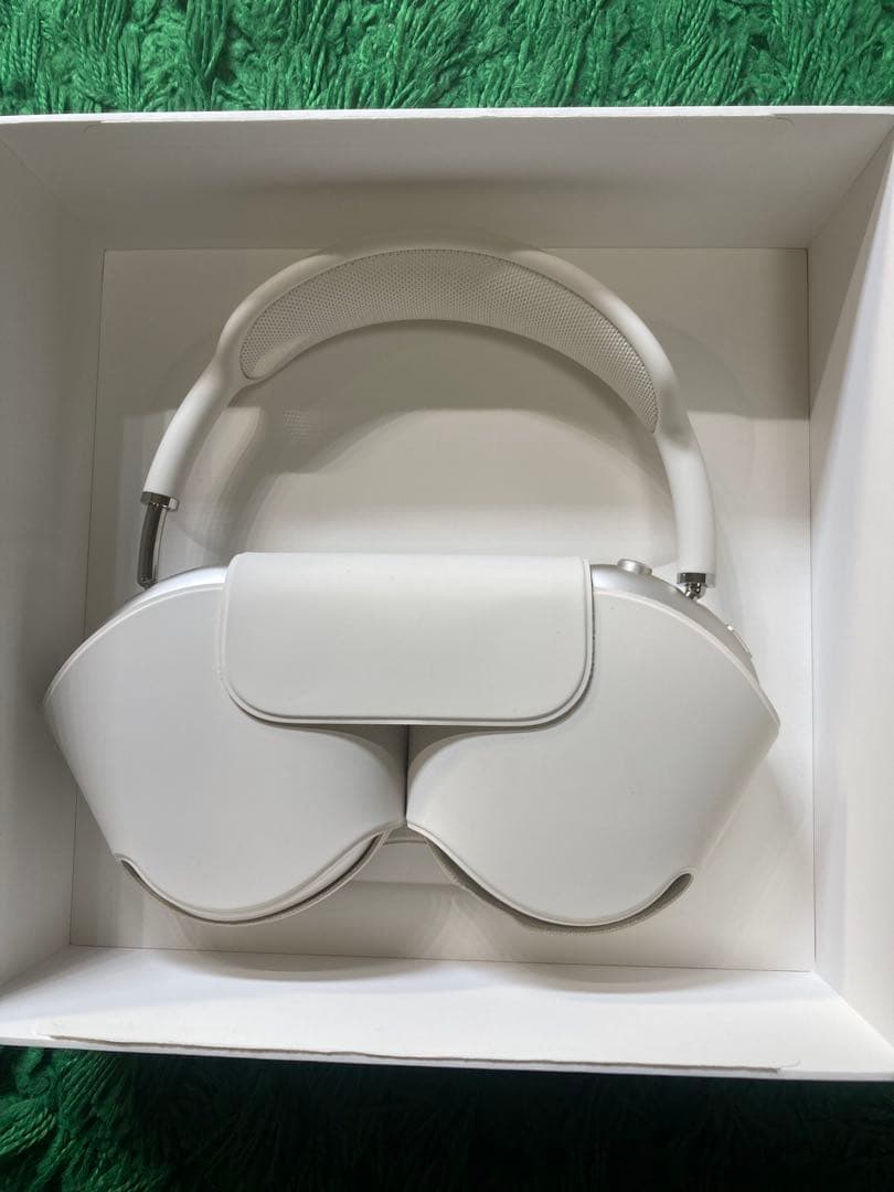 AirPods Max (USB-C) スターライト　2世代