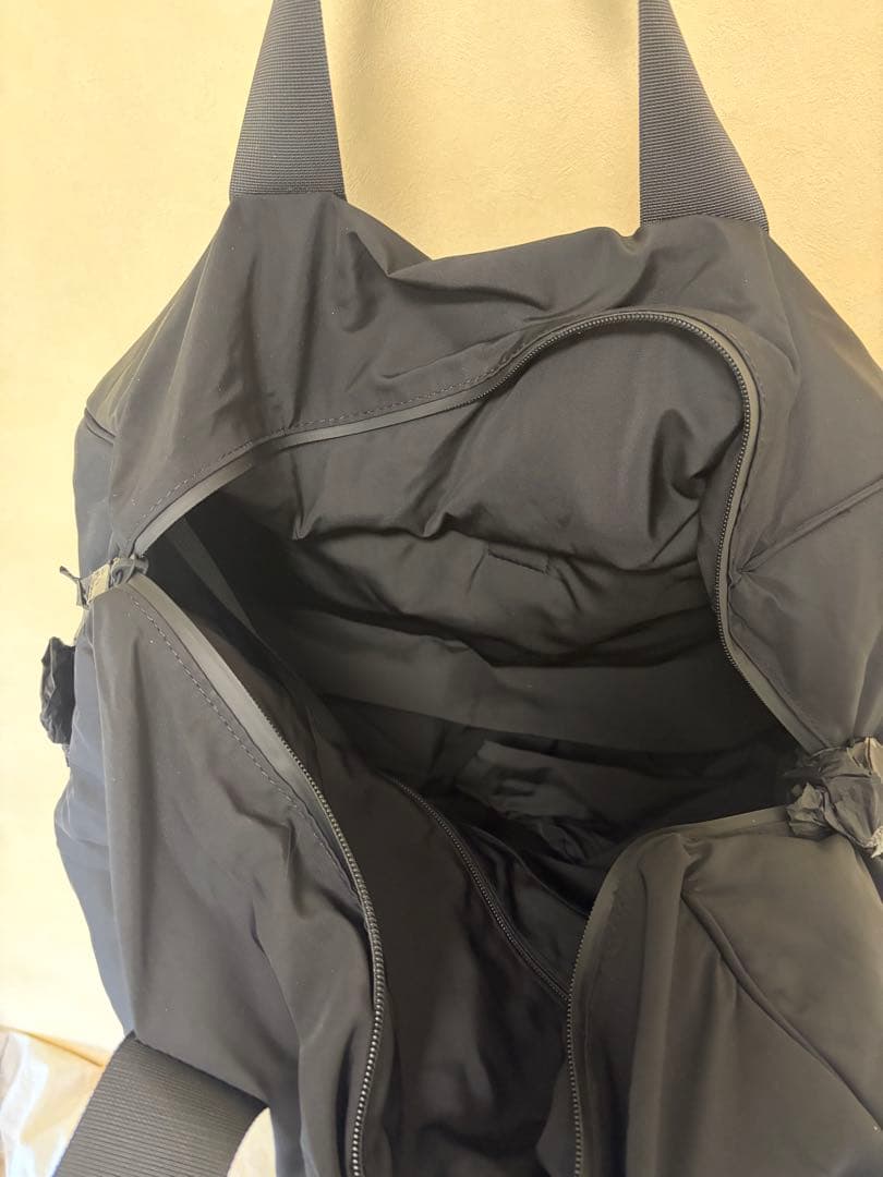 Nike SKIMS ブラックボストンバッグ