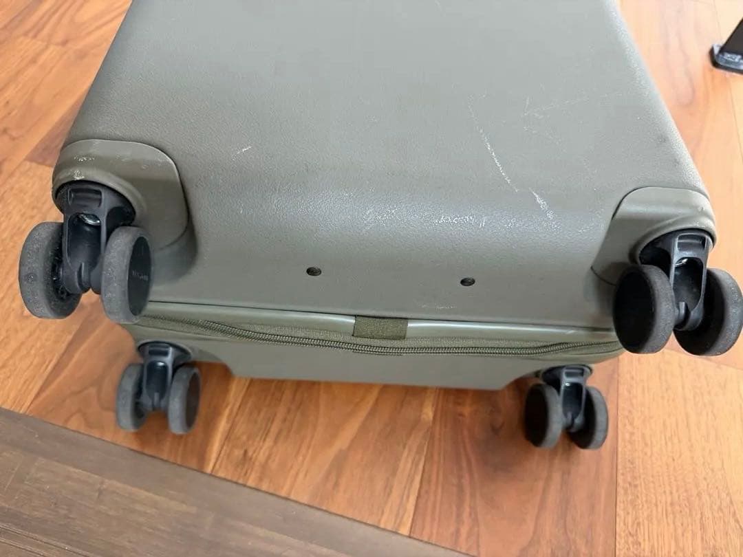 moln（モルン）　キャリーオンスーツケース・モス（緑）