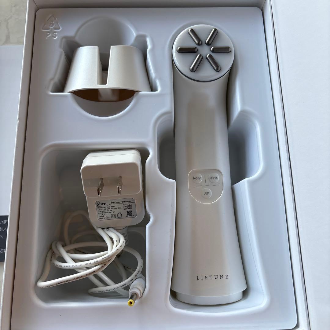 エステ店購入　美顔器　リフチューン　数回使用　⭐︎値下げ交渉承ります⭐︎