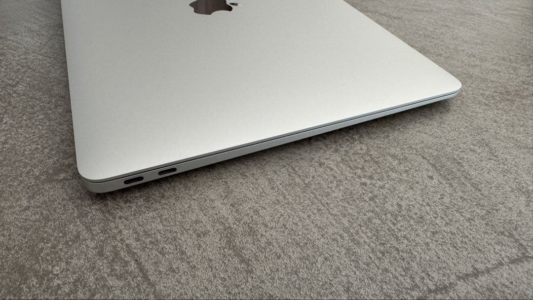 MacBook Air ( M1, 2020) シルバー8G/SSD256G