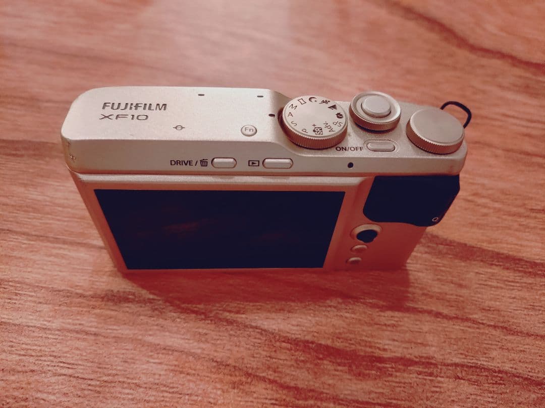 FUJIFILM XF10 ゴールド コンパクトデジタルカメラ
