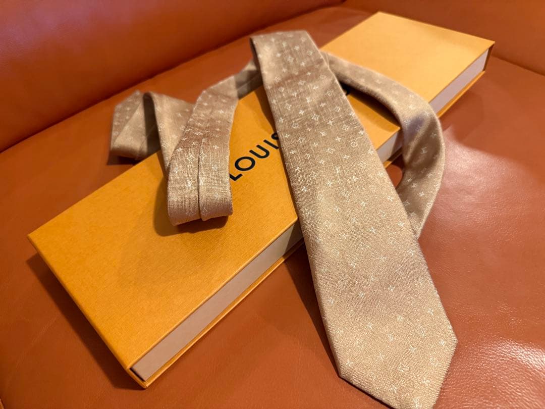 LOUIS VUITTON ベージュ ドットネクタイ