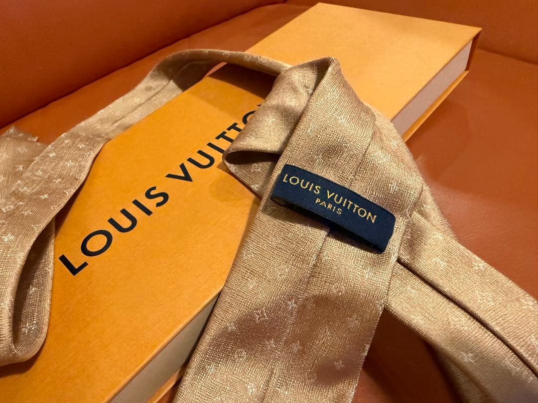 LOUIS VUITTON ベージュ ドットネクタイ