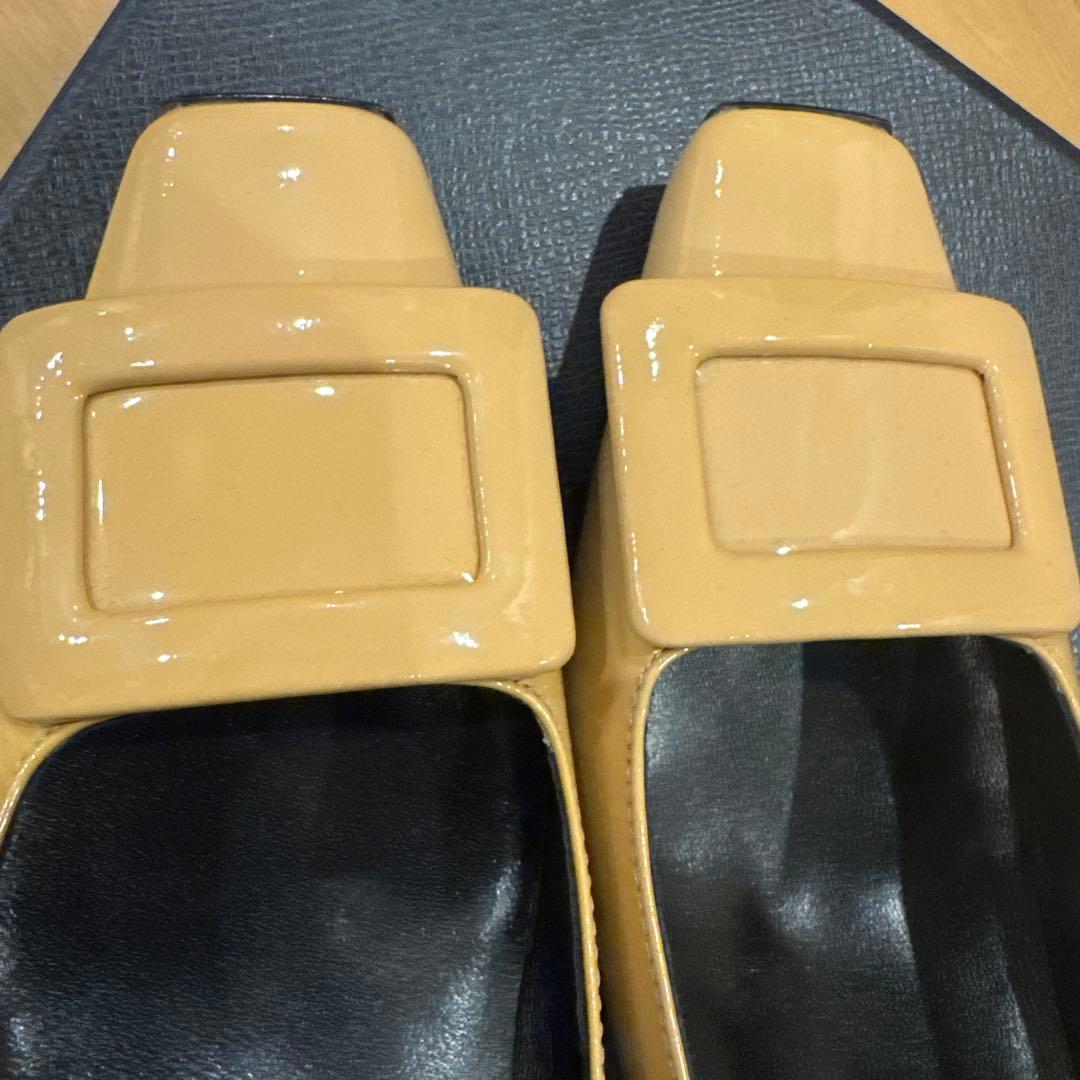 激美品！Roger Vivier ベージュ スクエアトゥパンプス 中ヒール