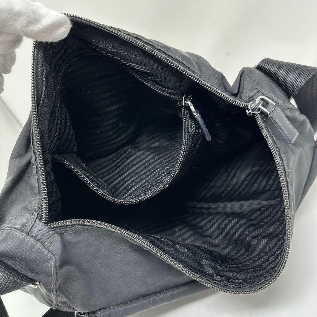 【美品】 PRADA プラダ ショルダーバッグ メッセンジャー　ナイロン e34