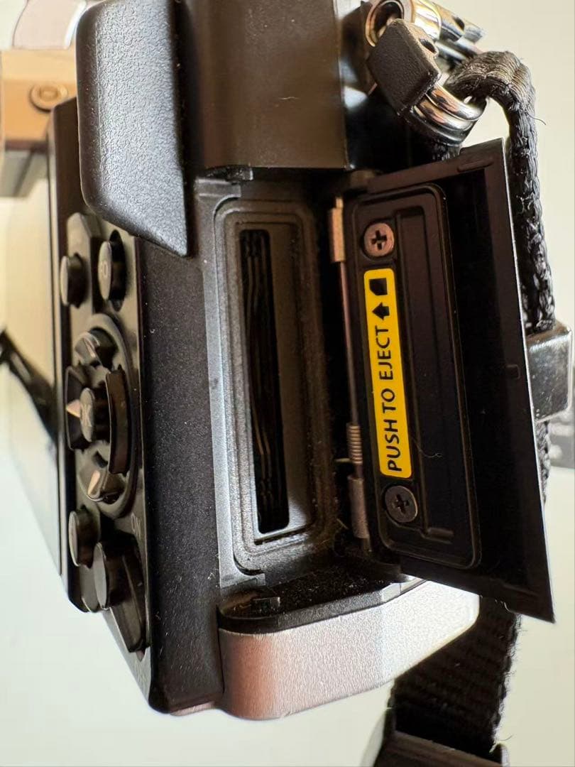 【美品】ミラーレス一眼 OLYMPUS OM-D E-M5