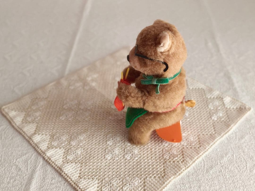 * vintage bear ❀ ゼンマイ仕掛けの 編み物 クマさん