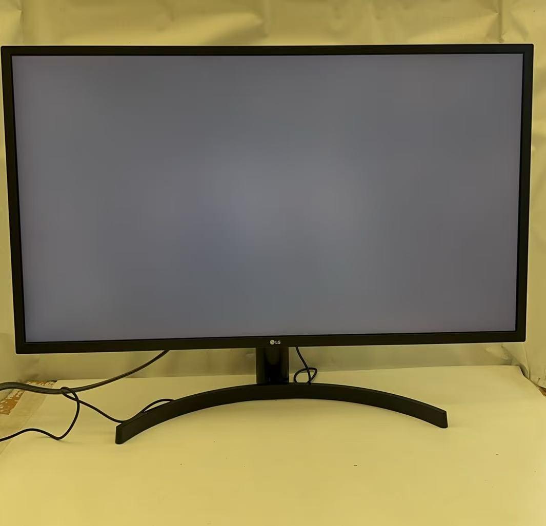 LG 31.5インチ　4Kモニター　32UK550