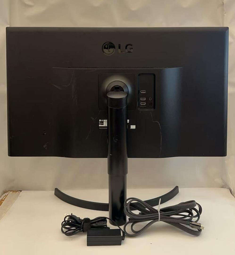 LG 31.5インチ　4Kモニター　32UK550