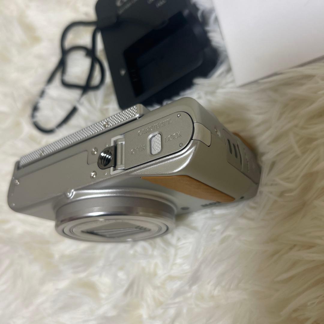 【極美品】Canon PowerShot SX740 HS シルバー　デジカメ