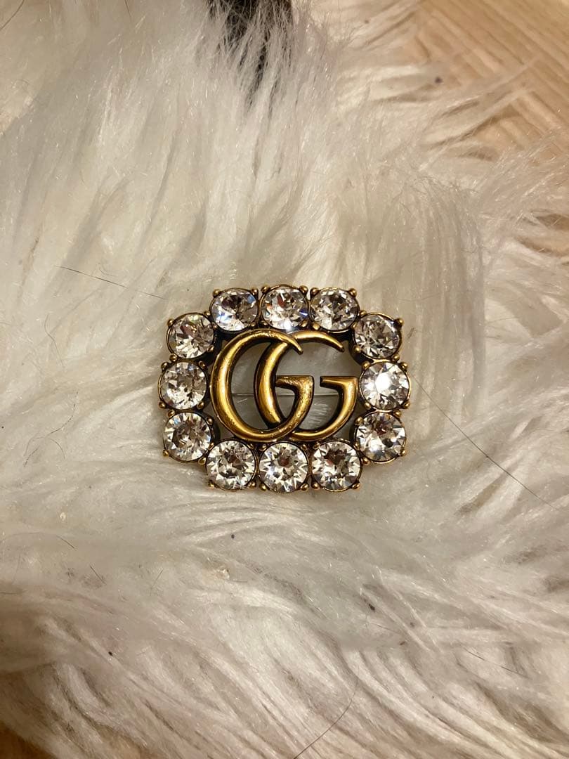 GUCCI GGロゴブローチ⭐︎coco