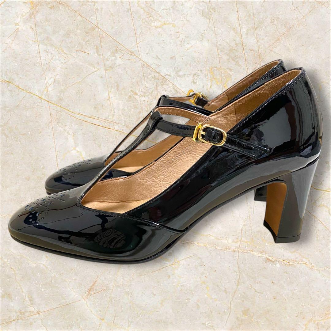 【新品未使用】サヴァサヴァ Tストラップパンプス　エナメル　あしながおじさん