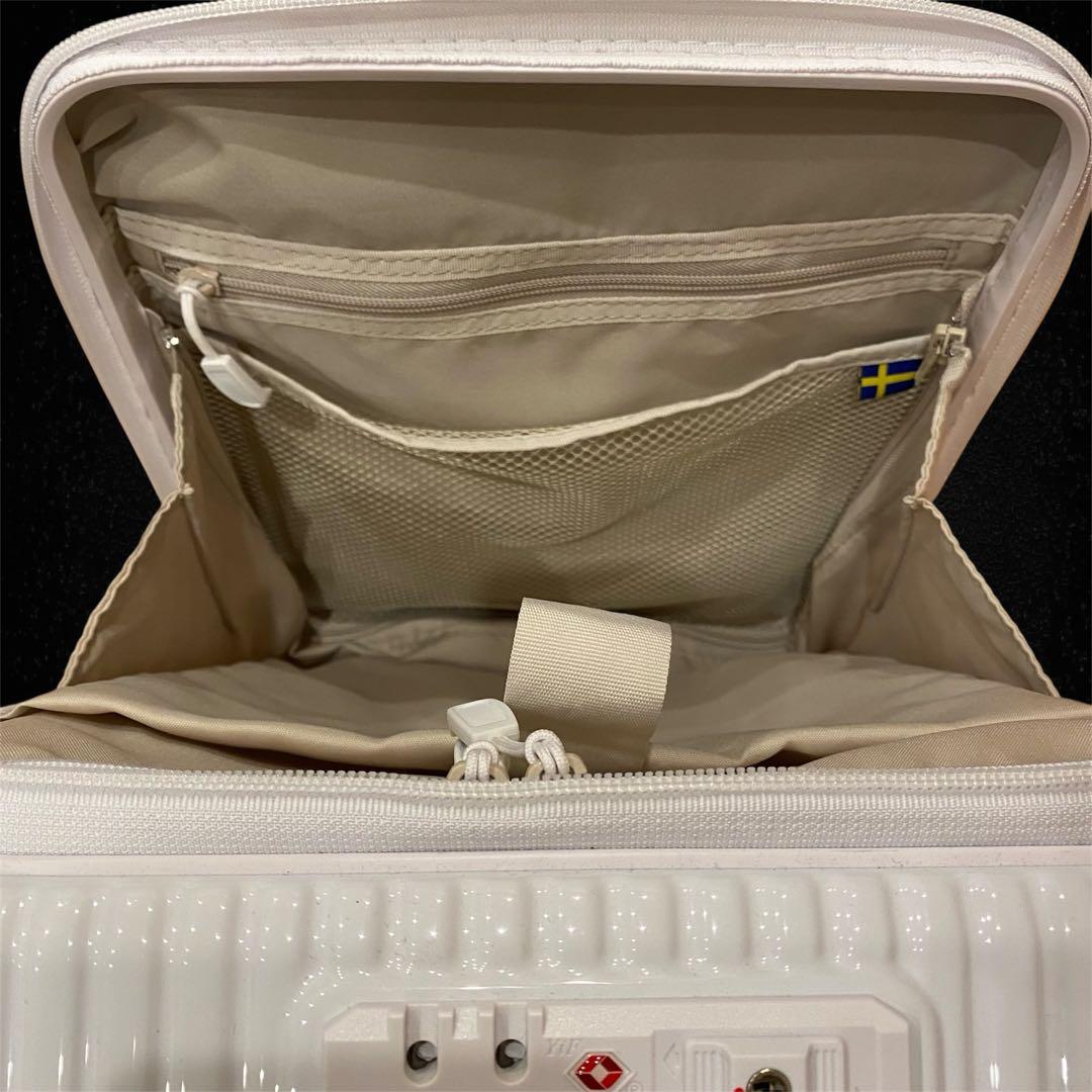 新品級✨innovator INV30 ホワイト キャリーケース 21L