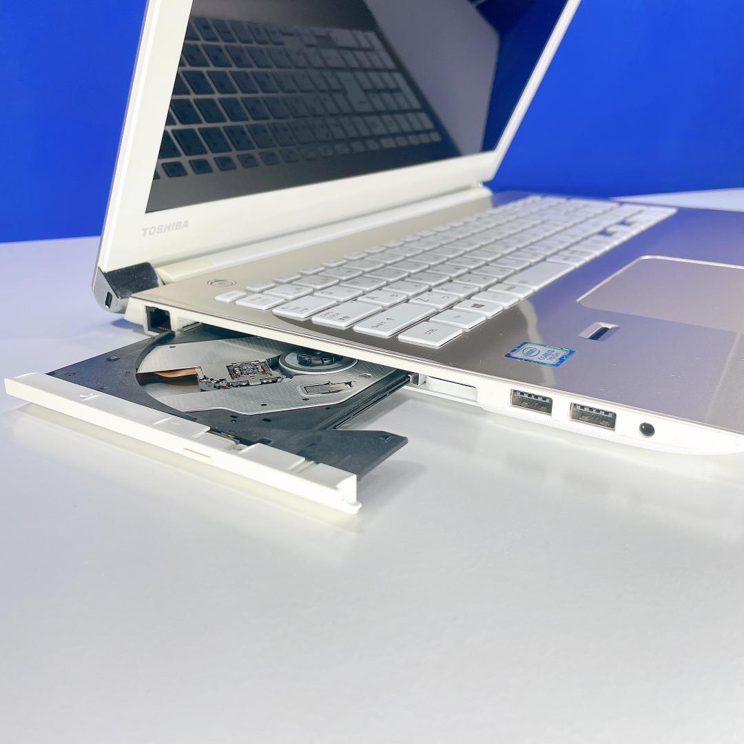 ブルーレイやユーチューブ視聴に！快適SSD✨Win11ノートパソコンカメラ付薄型