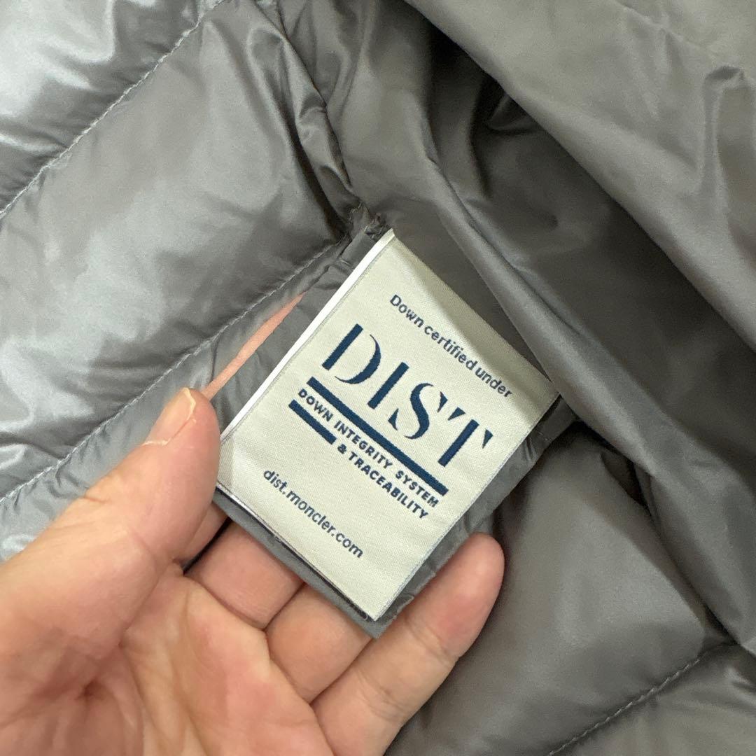 ぐー…。 MONCLER グレー ダウンジャケット