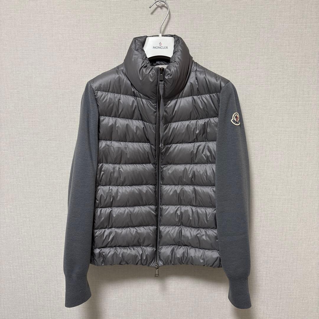 ぐー…。 MONCLER グレー ダウンジャケット