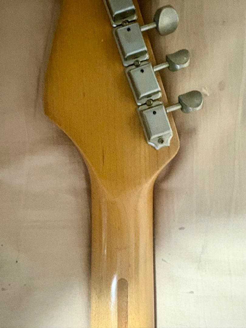 早い者勝ち！　Fender Mexico ストラト　ダフネブルー