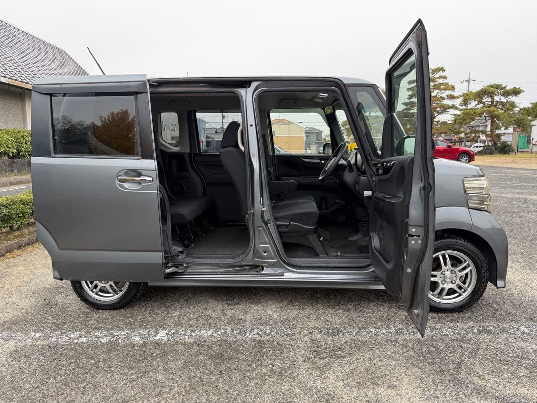 ホンダ⭐️N-BOXカスタムG・Lパッケージ⭐️車検2年付‼️綺麗‼️