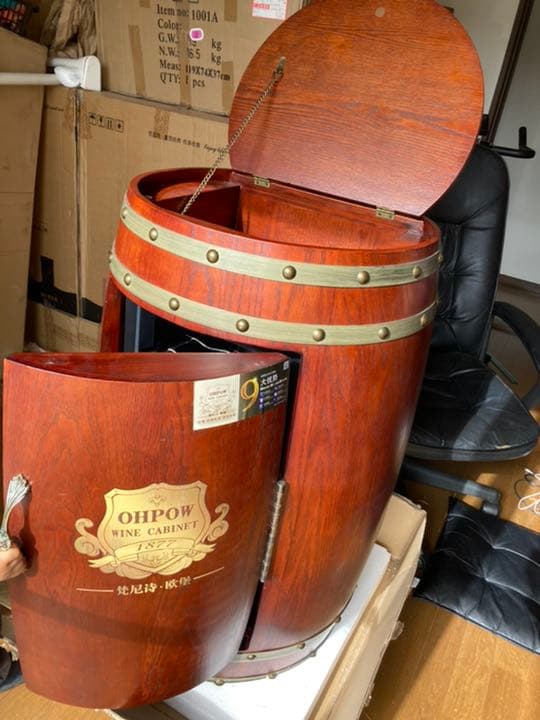 アンティークな樽型デザインのワインクーラーです。(赤字値段)
