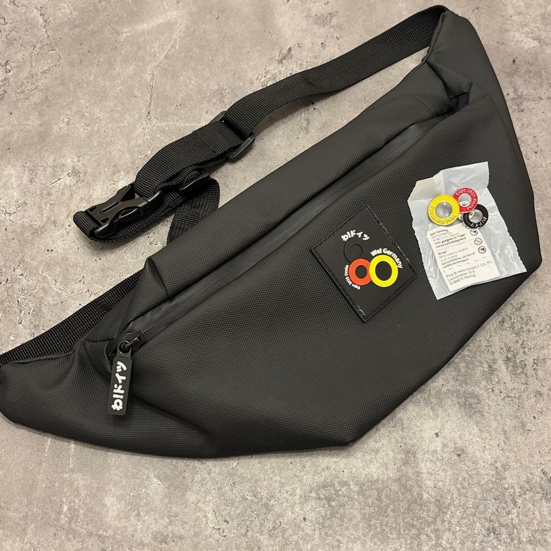 【新品】大阪 関西万博 ドイツ館 ボディバッグ ウエストバッグ、ピンバッジ