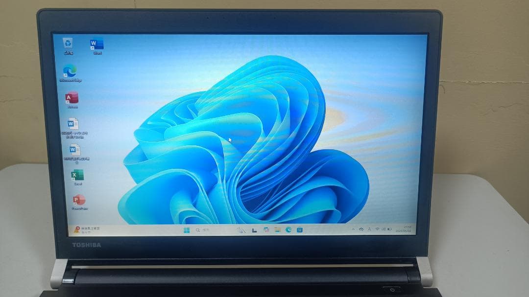 ノートパソコンTOSHIBA 第六世代Core i5 SSD256Gメモリ16G