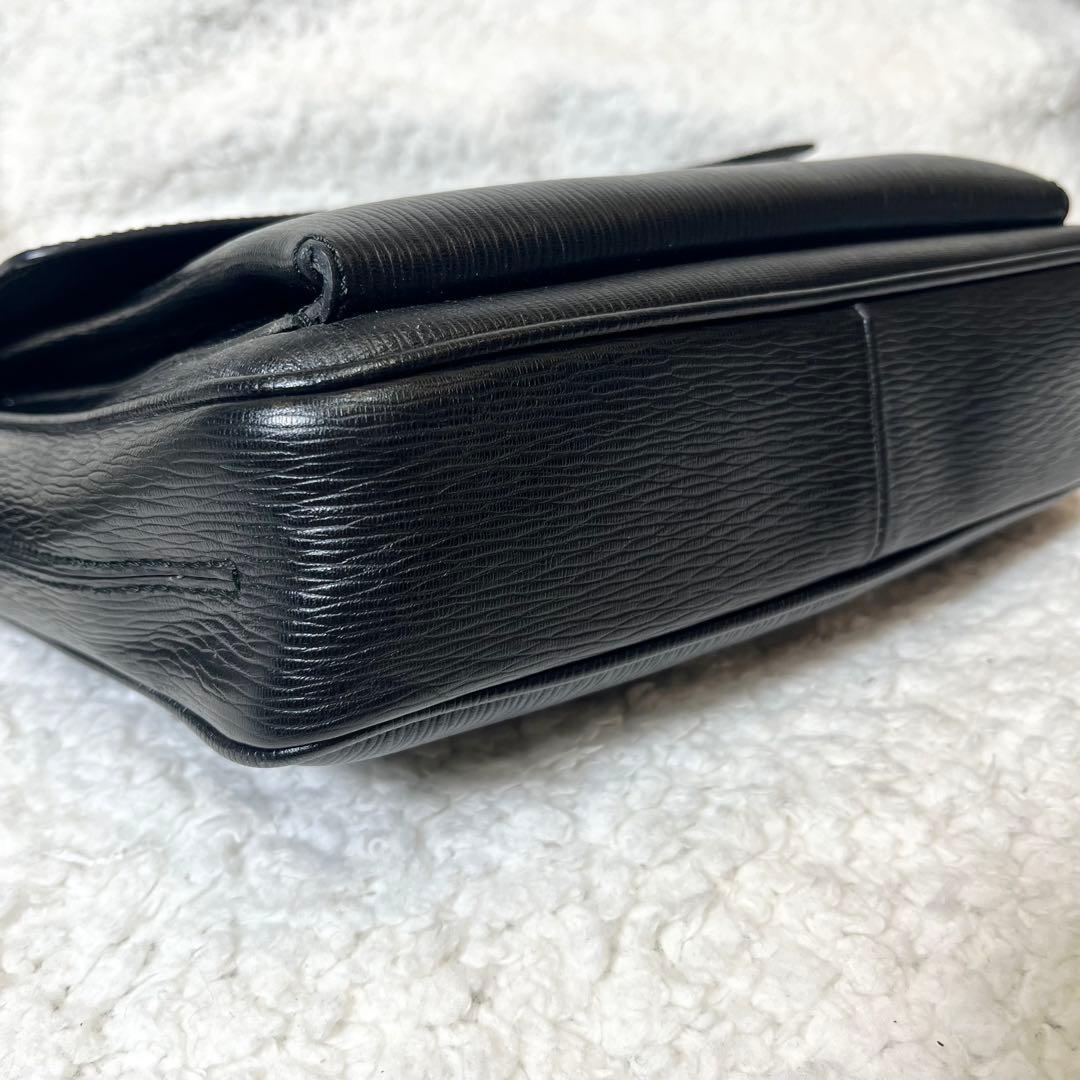 Salvatore Ferragamo ショルダーバッグ 黒 レザー　フェラガモ