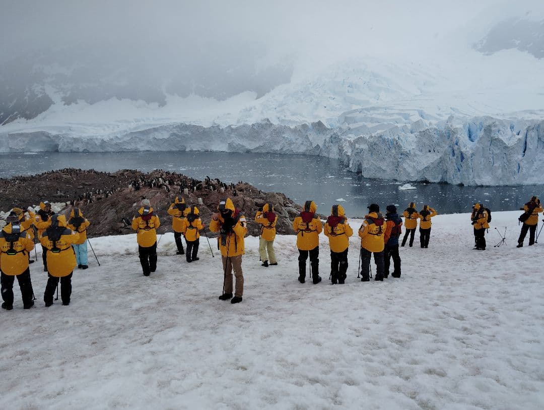 パルカ　（2025年2月5、7日　南極上陸時に着用） &　ボトル