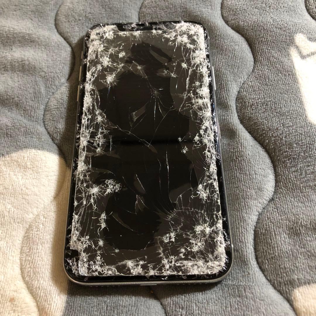 iPhone X シルバー 画面ひび割れ
