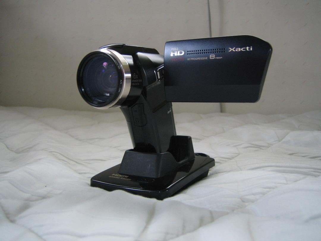 ビデオカメラ　Xacti DMX-HD2000