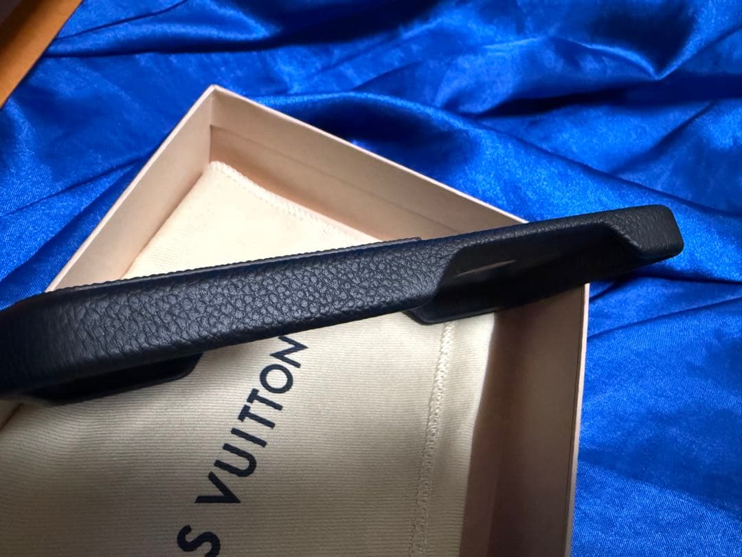 ルイヴィトン iPhone16Proバンパー