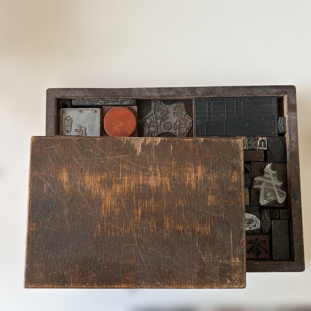 m3【木のケース入り　大量】活版印刷所で使われていた木版/ロゴ【古道具】