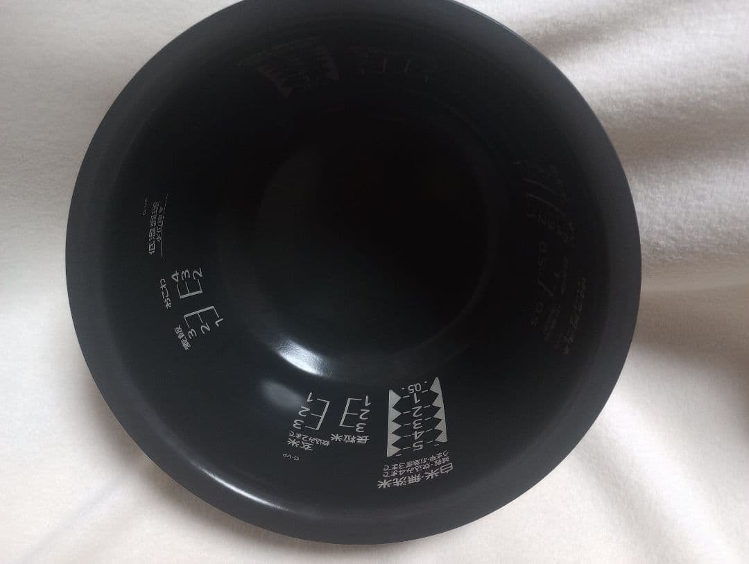 美品●三菱電機 炊飯器 NJ-VP10G-B黒曜 5.5合炊き 炭炊釜2025年