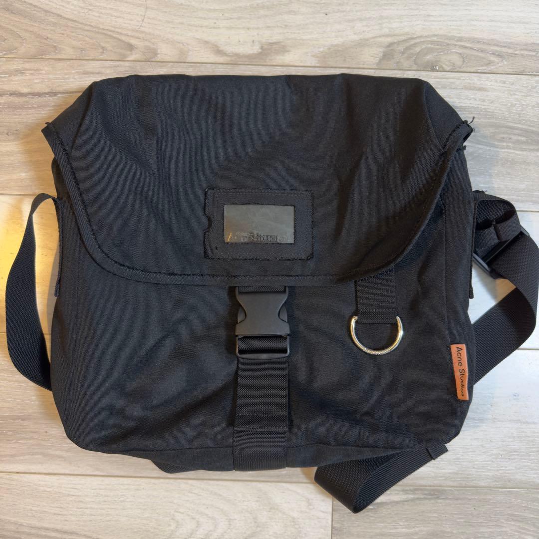 acne studiosメッセンジャーバッグ　アクネ