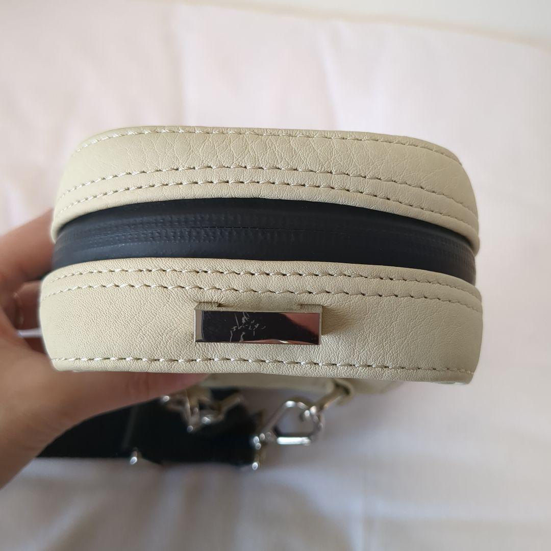 【極美品】ITTI イッチ　メッセンジャーバッグ　ショルダーバッグ　アイボリー