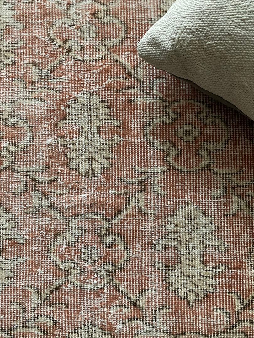 シャビーピーチ紋章柄　ヴィンテージラグ　トルコラグ