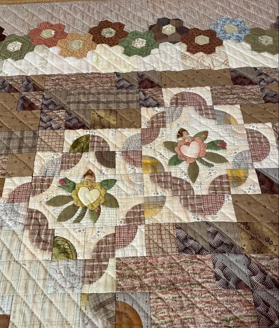 パッチワークキルト　タペストリー　ベッドカバーサイズ