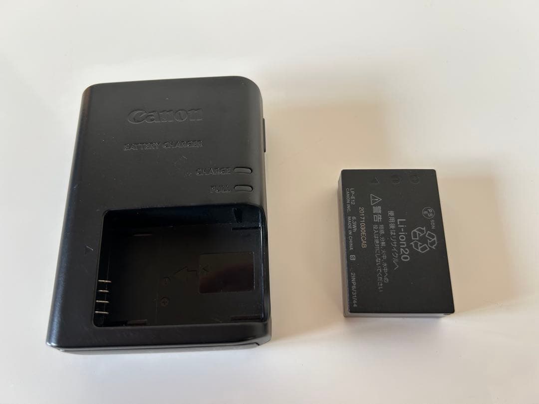 Canon EOS M100 ダブルレンズキット　ブラック